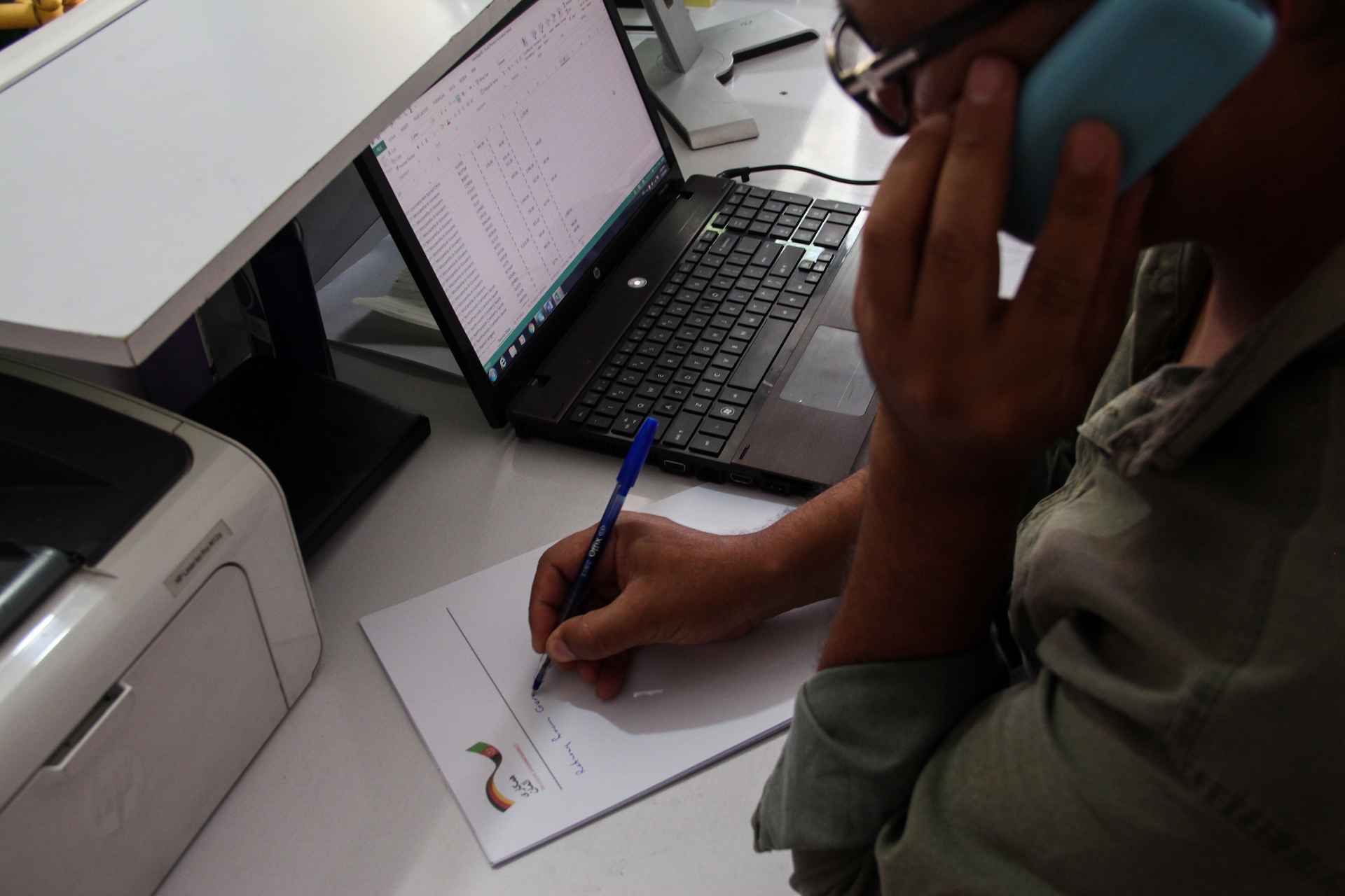 Telefonische Beratung im GIZ Beratungszentrum Afghanistan