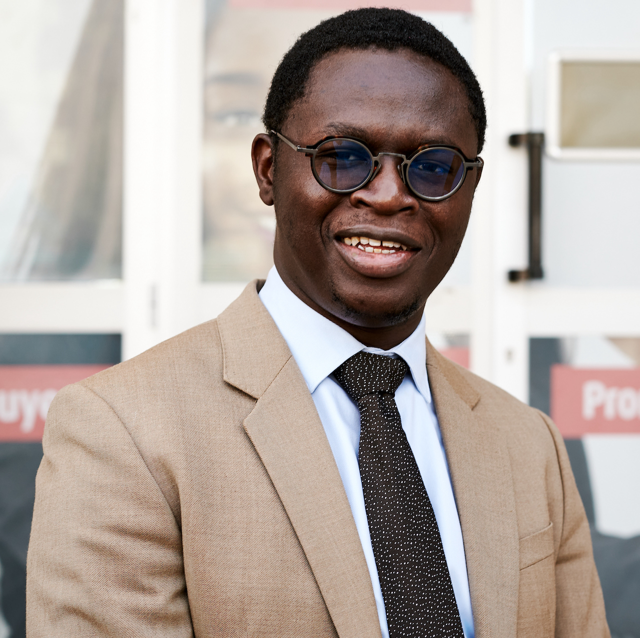 Abdourahmane Idaly Kamara am Telefon